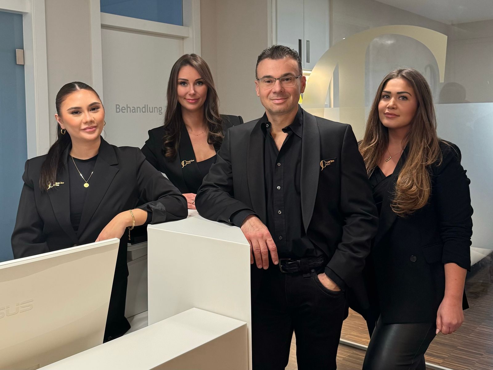 PraxisClinic Jadore Team